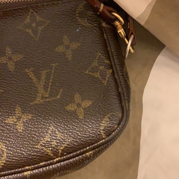 ❌SOLD❌ Louis Vuitton Monogram Mini Pochette! - Picture 11 of 13